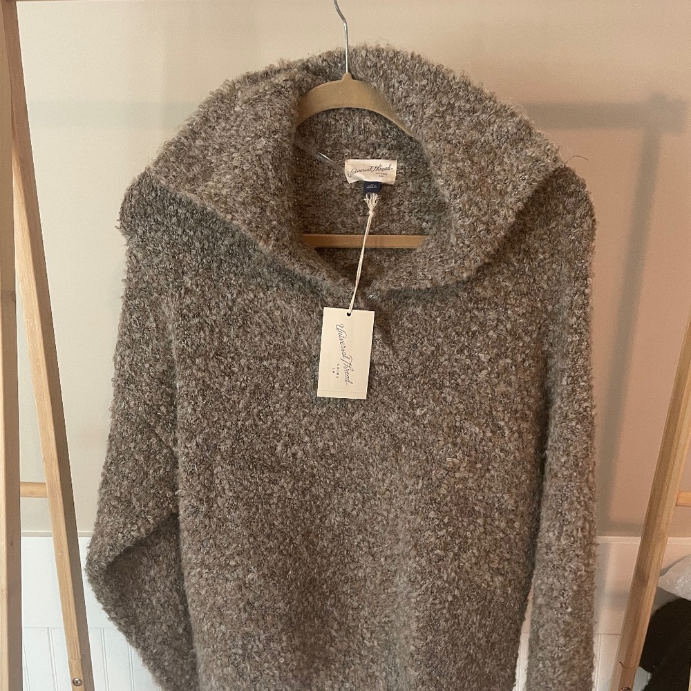 Universal thread sweater
